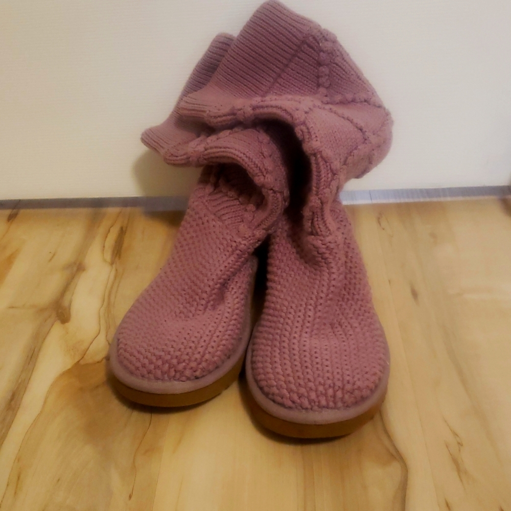 Womens size 6 Purple uggs